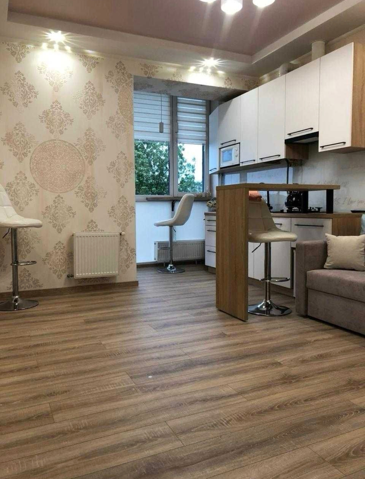 ������� 1-������� �������� � �� 'Golden House' ���� 1