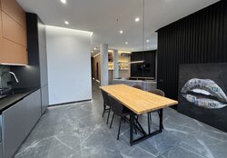  2   Premier Tower  7