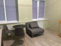 Сдам двухуровневую гостинку в центре города фото 1 Сдам двухуровневую гостинку в центре города фото 1