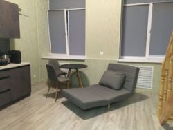 Сдам двухуровневую гостинку в центре города фото 2 Сдам двухуровневую гостинку в центре города фото 2