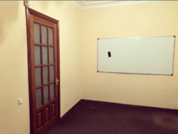 Сдам большую 3-х ком.кв.без мебели ПОД ОФИС! Дарница.Торг. фото 2 Сдам большую 3-х ком.кв.без мебели ПОД ОФИС! Дарница.Торг. фото 2