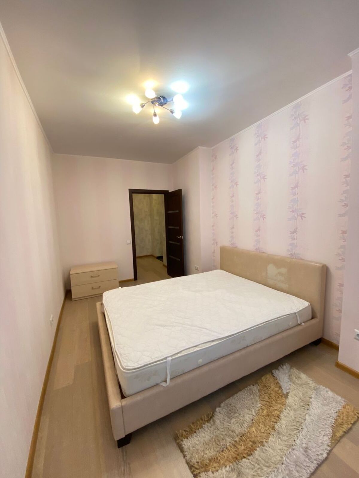 Двокімнатна квартира біля метро Житомирська фото 1 Двокімнатна квартира біля метро Житомирська фото 1