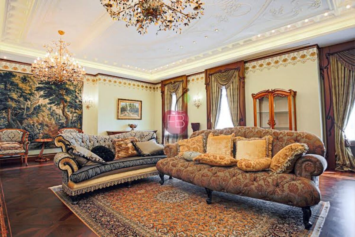 Шикарна 5-ти кімнатна квартира в центрі, Рильський провулок, 5 фото 1 Шикарна 5-ти кімнатна квартира в центрі, Рильський провулок, 5 фото 1
