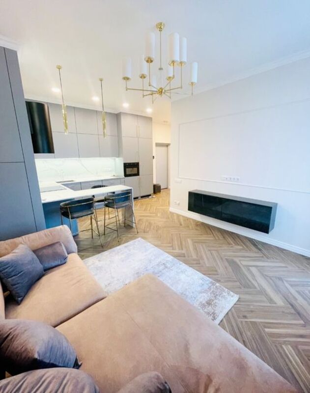  2-. Jack House /  .    1