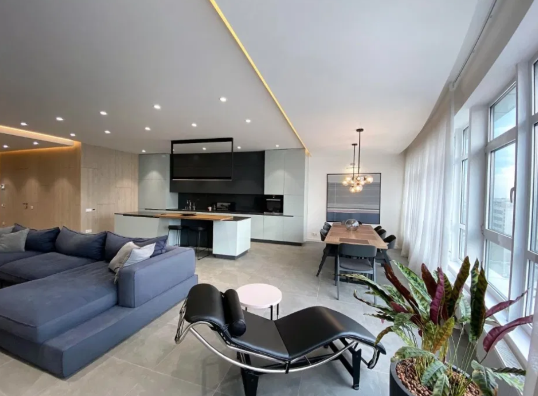   3- , 160 2   7  Carnegie Tower  1