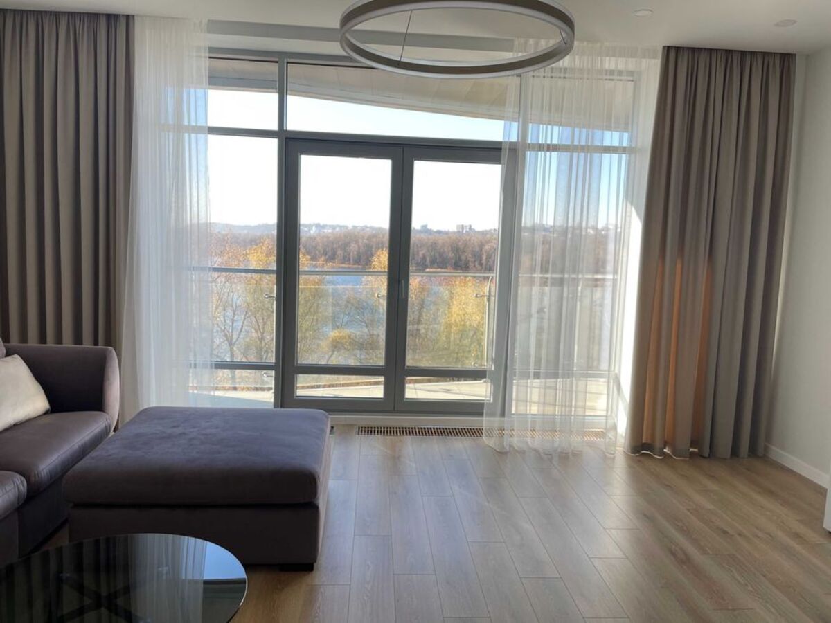 Riviera Riverside  18   120     1