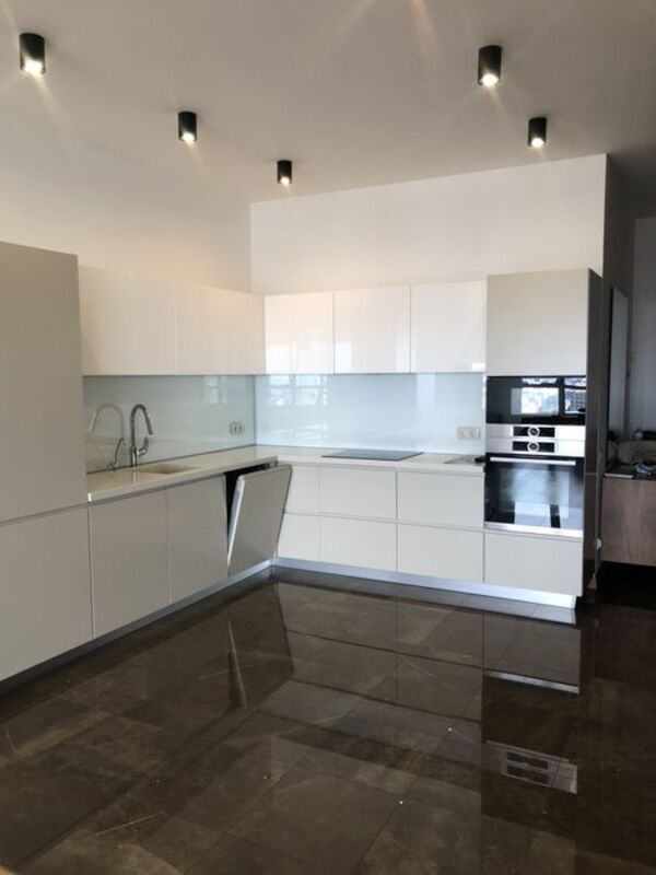  Carnegie Tower ,   7, , ,   1