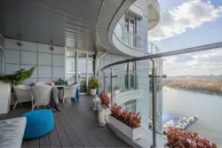       Riviera Riverside  18  7