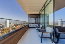   3-     Jack House, .  , 7  10