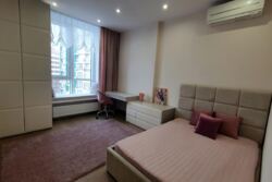 4-     Central Park, .  , 7  7