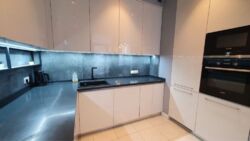 2-     Central Park, .  , 7  4