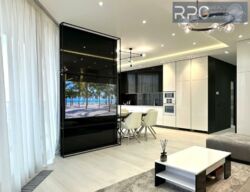 Taryan Towers,  ,  , .    ( ), 12.  2