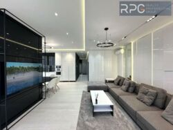 Taryan Towers,  ,  , .    ( ), 12.  1