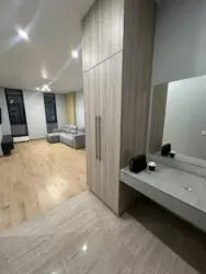  Chicago central house .  44 ׳,   9