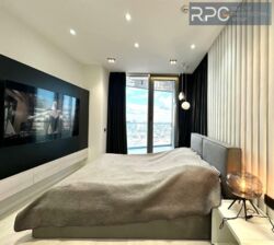 Taryan Towers,  ,  , .    ( ), 12.  8