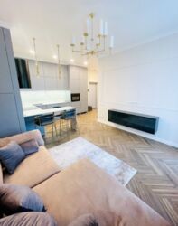  2-. Jack House /  .    1
