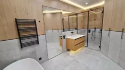  3     Diamond Hill  8