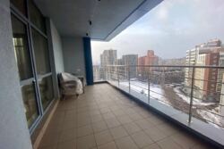 4-     Central Park, .  , 7  3