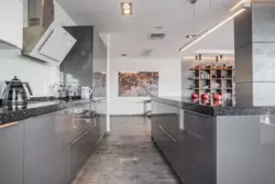       Riviera Riverside  18  4