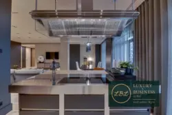   2002  Renaissance Residence  7