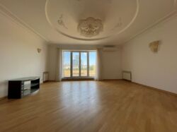  4-  (176 2)    Park View,  (º) 11  4