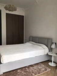  3- (90 2)     Jack House,   , 7.  2