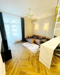 2-. Jack House /  .    8