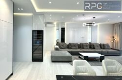 Taryan Towers,  ,  , .    ( ), 12.  6