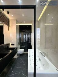Taryan Towers,  ,  , .    ( ), 12.  12