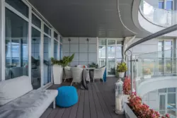       Riviera Riverside  18  8