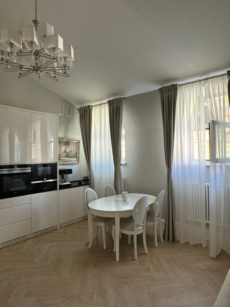 Оренда 3 кімнатної квартири з терасою на Воздвиженці фото 1 Оренда 3 кімнатної квартири з терасою на Воздвиженці фото 1