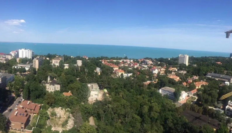 Однокомнатная квартира с панорамным видом на Французском бульваре. фото 1 Однокомнатная квартира с панорамным видом на Французском бульваре. фото 1
