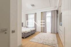 4 Renaissance Residence        18