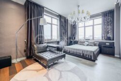 Ambassador Hous   4 265 .  .  12