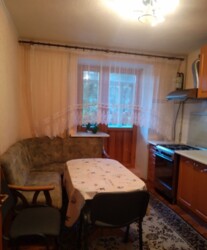 Сдам длительно большую трехкомнатную фото 1 Сдам длительно большую трехкомнатную фото 1