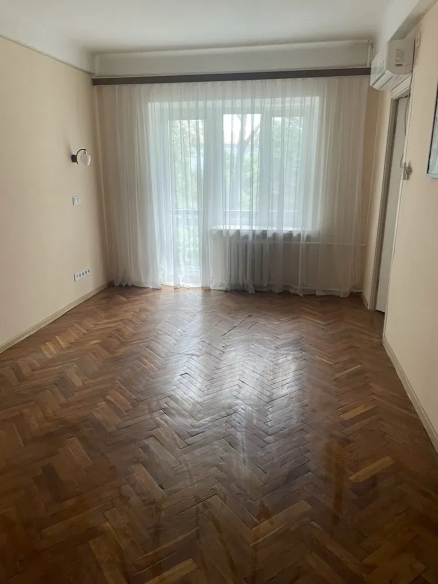 2к метро Печерська фото 1 2к метро Печерська фото 1