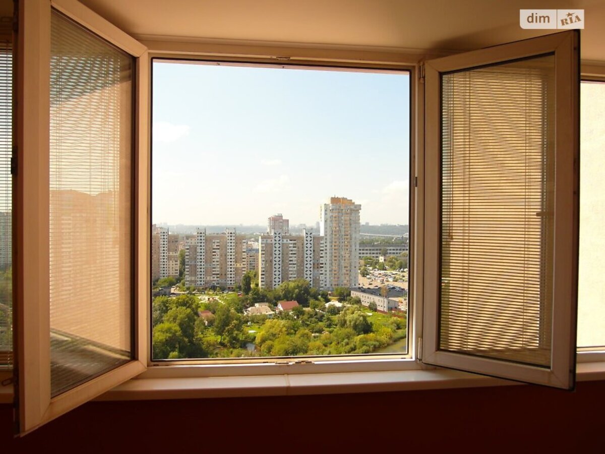 1 к на Пчілки фото 1 1 к на Пчілки фото 1