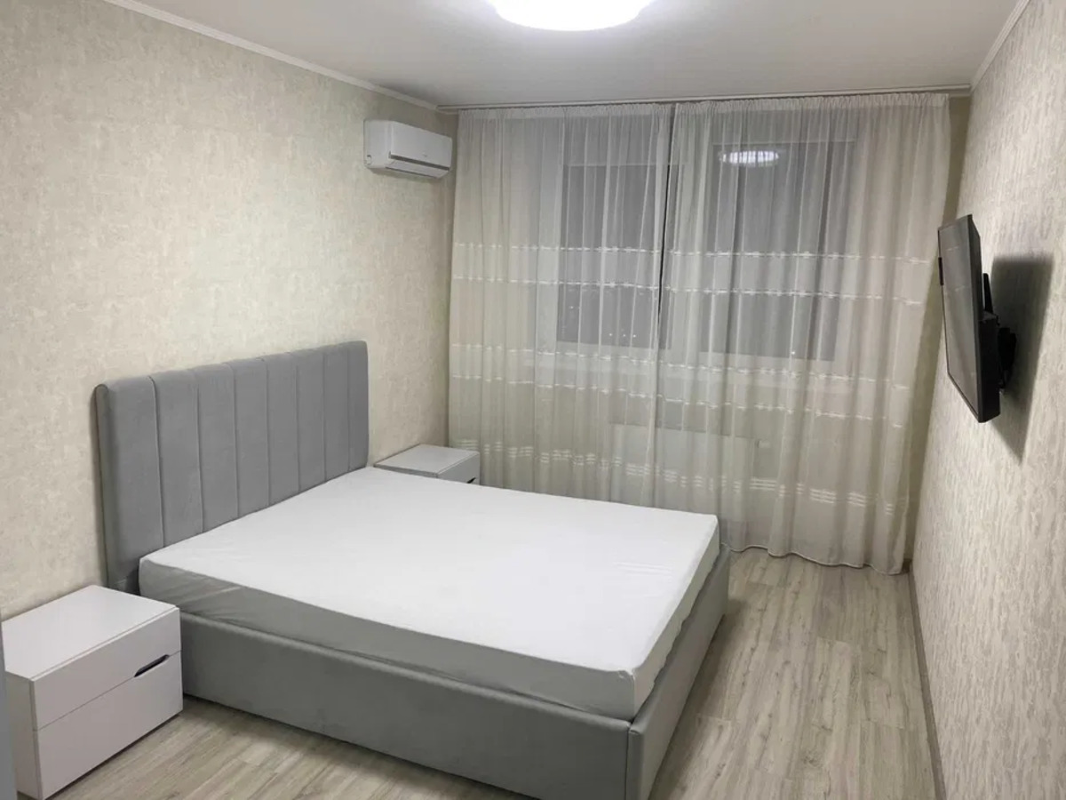 1к біля метро Харківська фото 1 1к біля метро Харківська фото 1