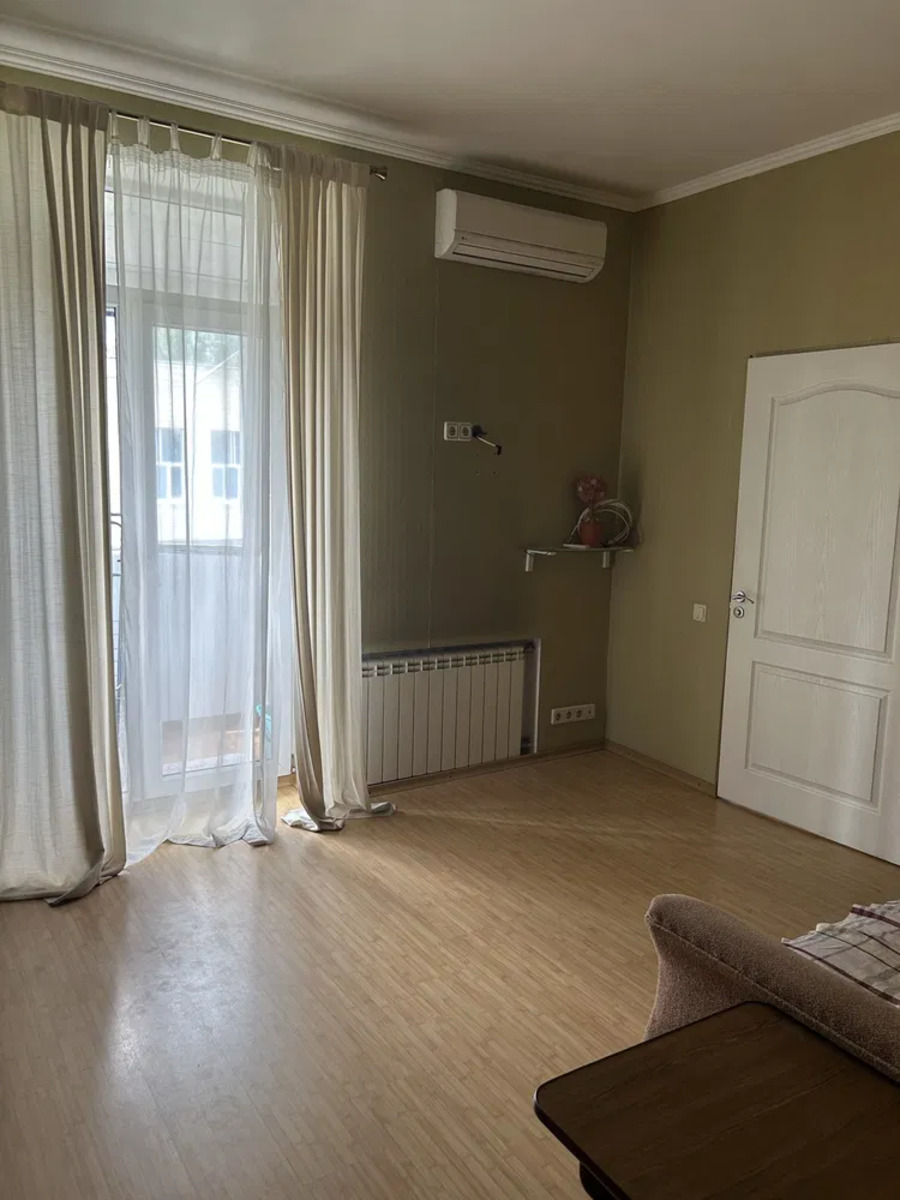 2к метро Голосіївська фото 1 2к метро Голосіївська фото 1