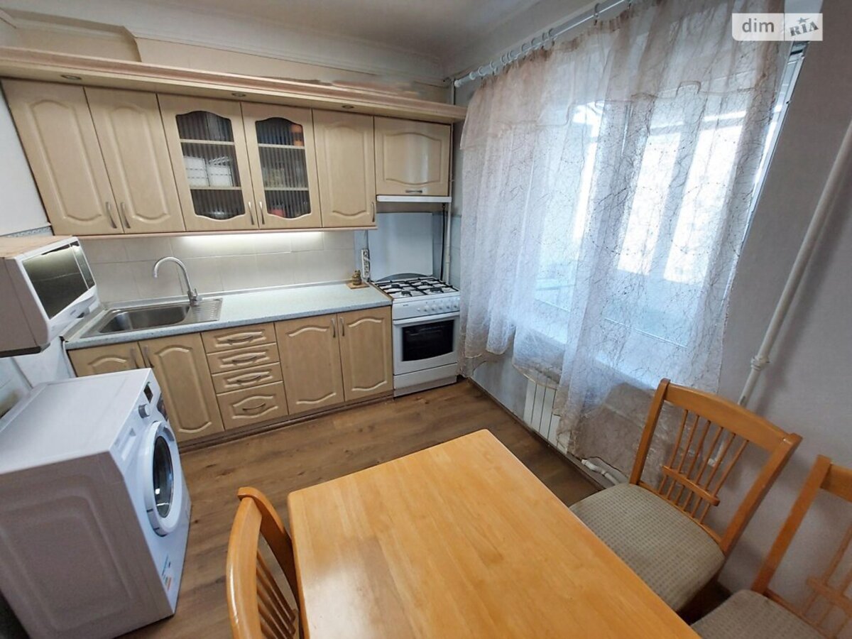 2к метро Червоний хутір фото 1 2к метро Червоний хутір фото 1