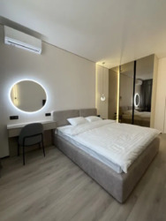 2   , 'Manhattan city'  2