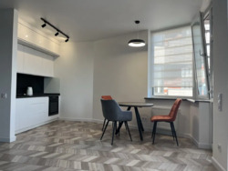 1   쳿  West House  3