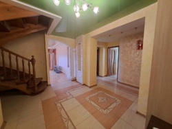 Оренда 2-рівневої квартири з гаражем по вул.Рєпіна, Канада фото 1 Оренда 2-рівневої квартири з гаражем по вул.Рєпіна, Канада фото 1