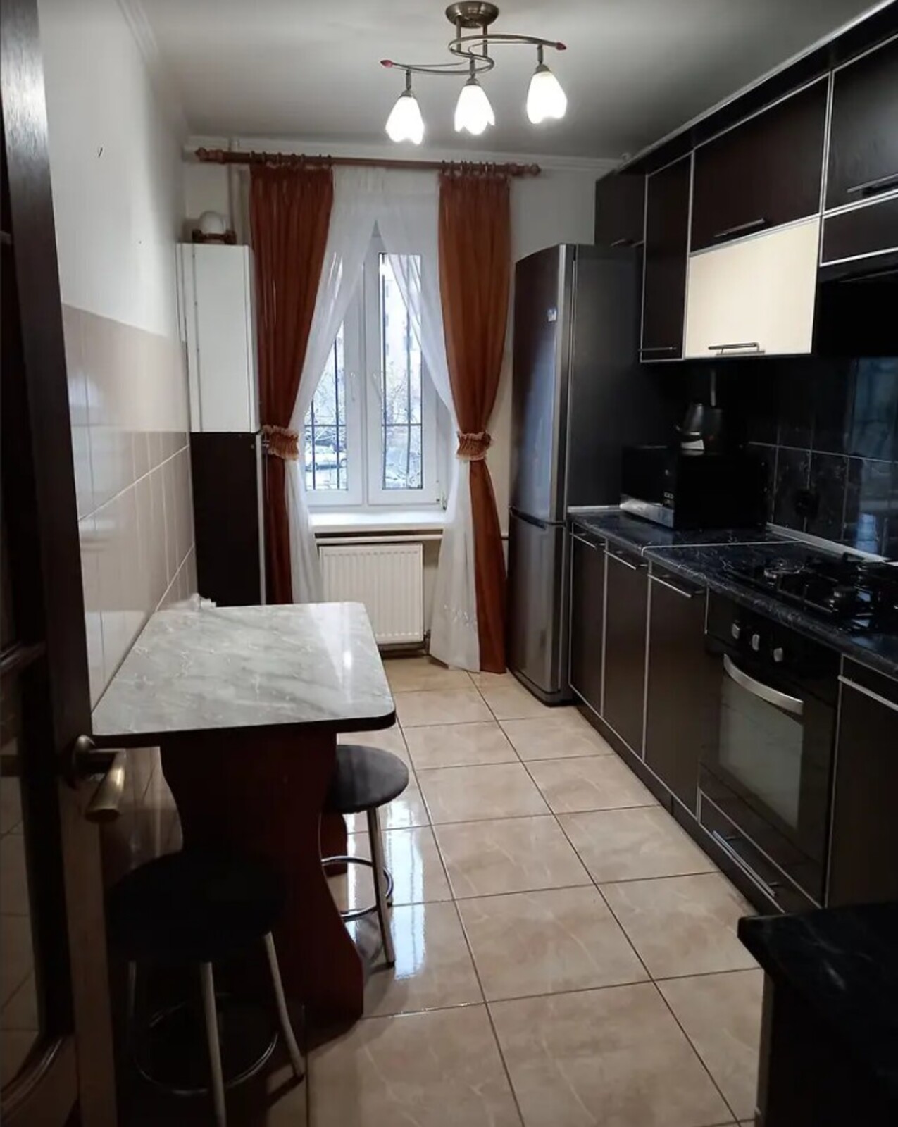 Здається 3-х кімнатна квартира на Замостянському районі. Житловий стан. фото 1 Здається 3-х кімнатна квартира на Замостянському районі. Житловий стан. фото 1