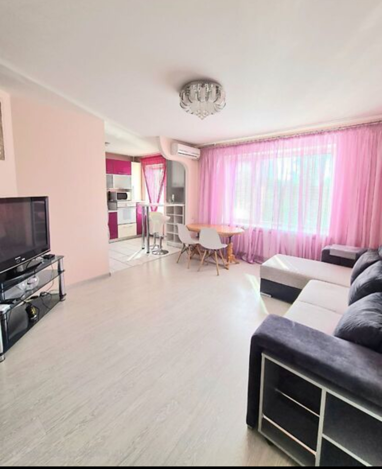 Яскрава 2 кімнатна квартира на оренду фото 1 Яскрава 2 кімнатна квартира на оренду фото 1