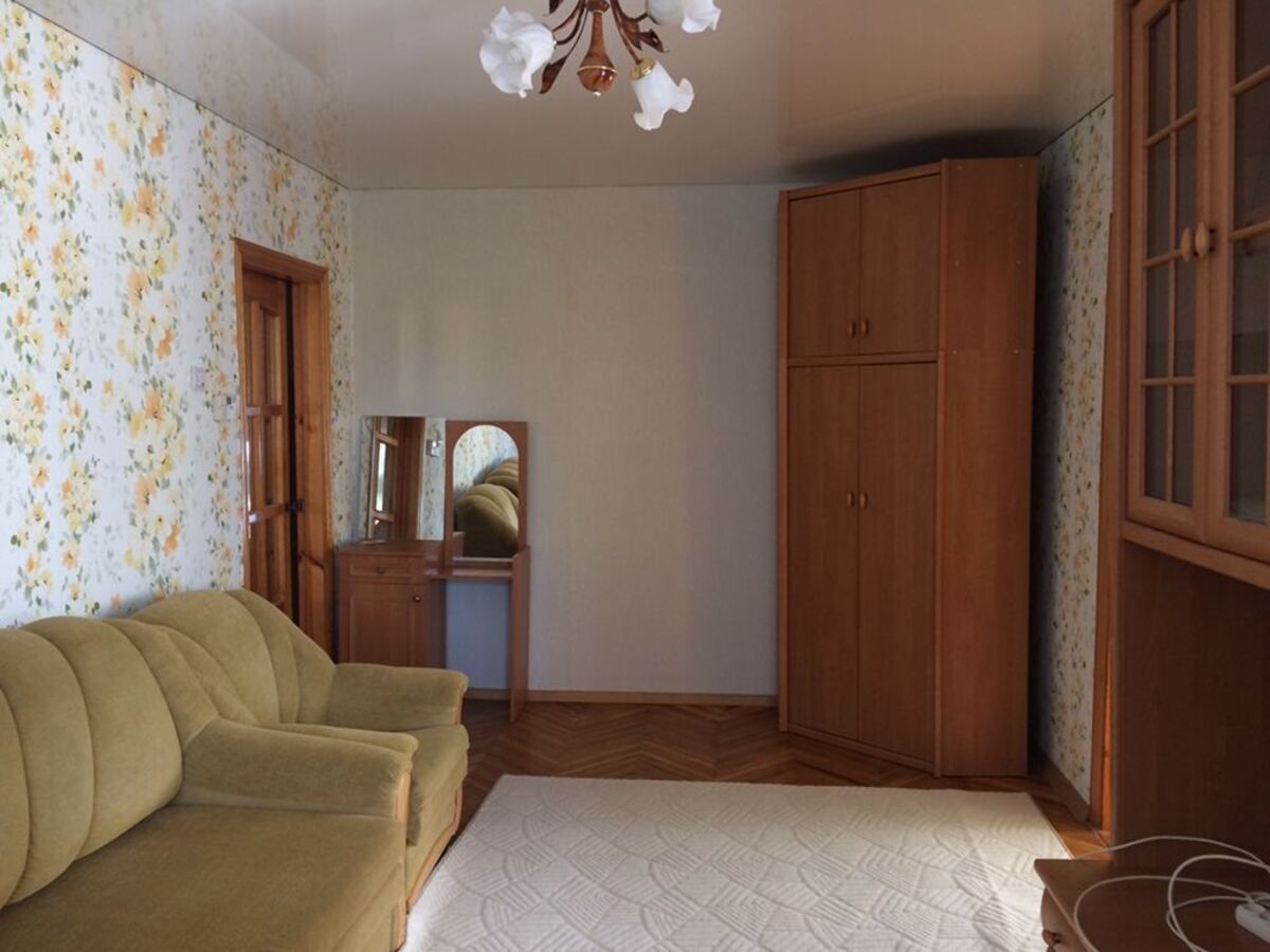 Здається 4-х кімнатна квартира по вул. Космонавтів фото 1 Здається 4-х кімнатна квартира по вул. Космонавтів фото 1