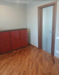 Здається 4-х кімнатна квартира в самому центрі міста, гарний стан, все є. фото 3 Здається 4-х кімнатна квартира в самому центрі міста, гарний стан, все є. фото 3