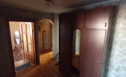 Здається 2-ві кімнати в 3-х кімнатній квартирі, район центрального ринку. Все є для життя. фото 2 Здається 2-ві кімнати в 3-х кімнатній квартирі, район центрального ринку. Все є для життя. фото 2