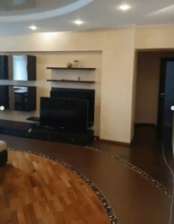 Здається 4-х кімнатна квартира в самому центрі міста, гарний стан, все є. фото 1 Здається 4-х кімнатна квартира в самому центрі міста, гарний стан, все є. фото 1