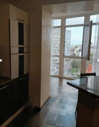 Здається 4-х кімнатна квартира в самому центрі міста, гарний стан, все є. фото 9 Здається 4-х кімнатна квартира в самому центрі міста, гарний стан, все є. фото 9